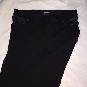 STRETCHY BLACK JEANS